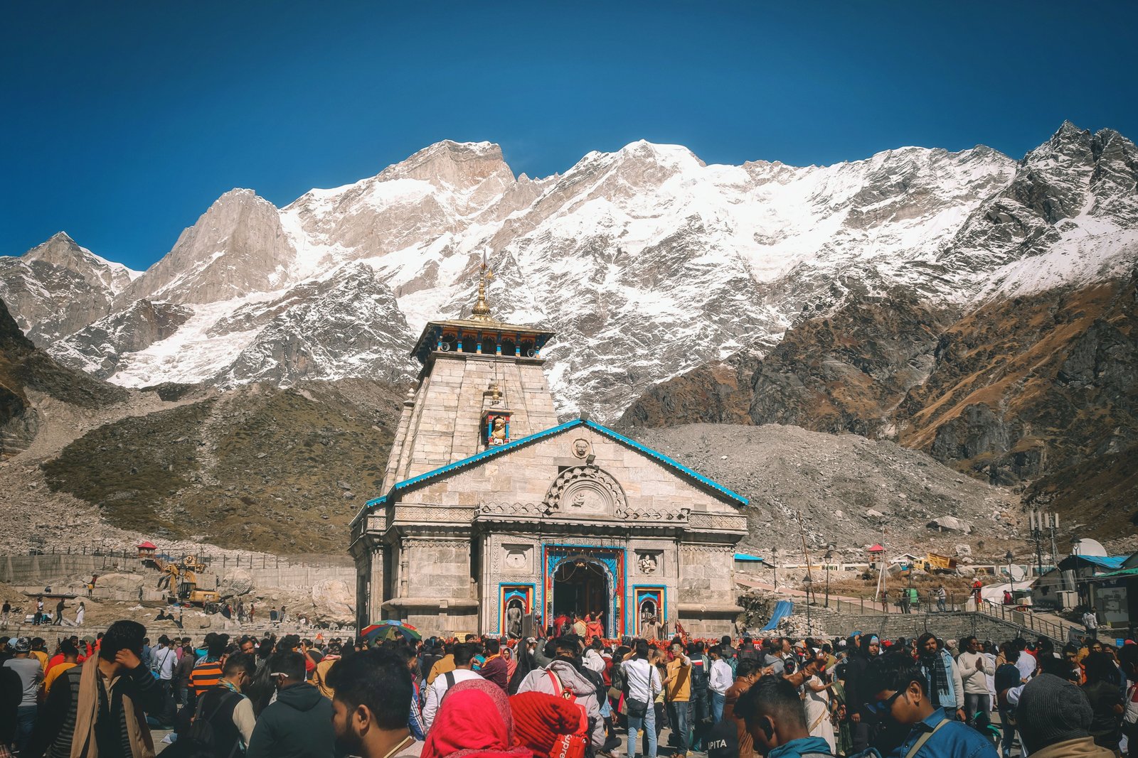 Kedarnath valley and Himalayan landscape